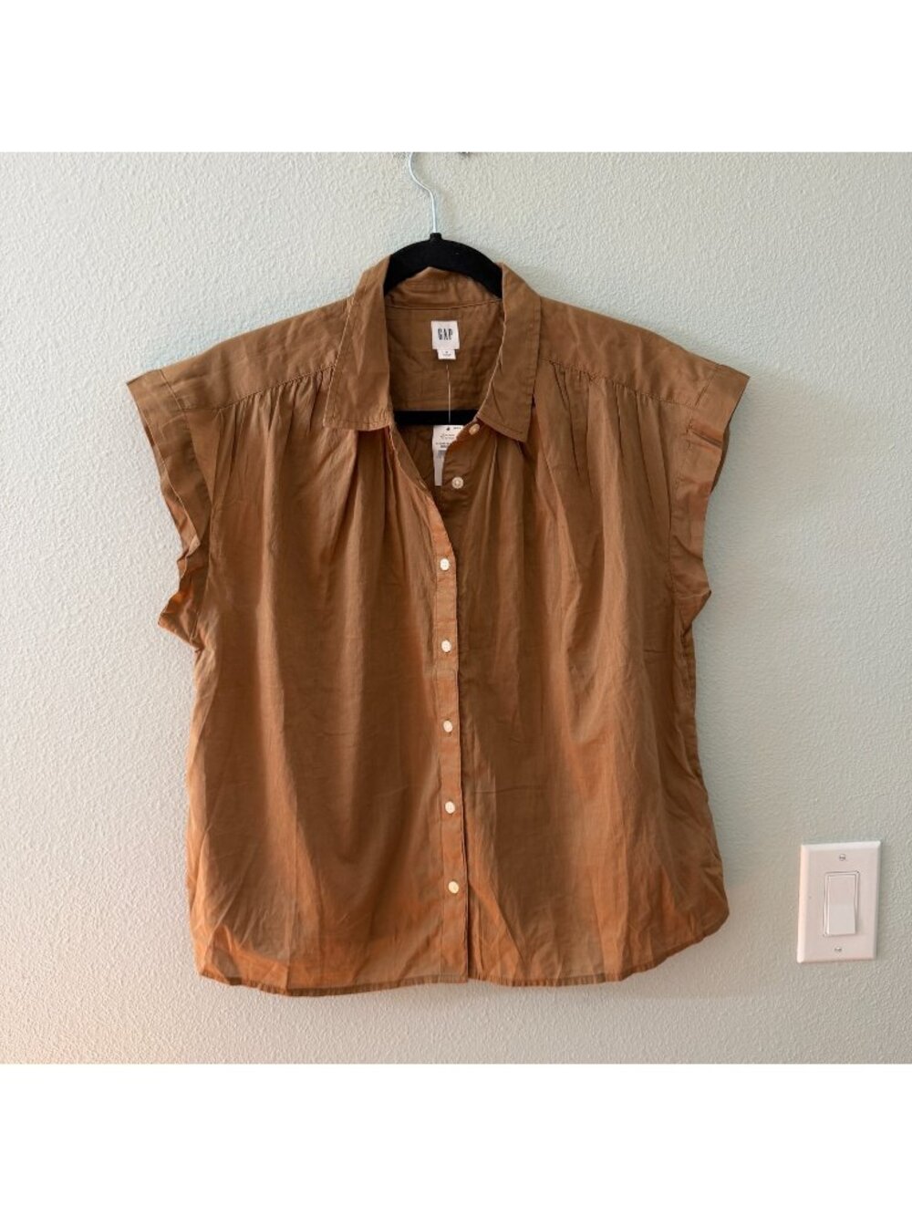 NWT Gap 2026 Short Sleeve Collar Button Up Shirt SMALL Kola Nut Tan Cotton